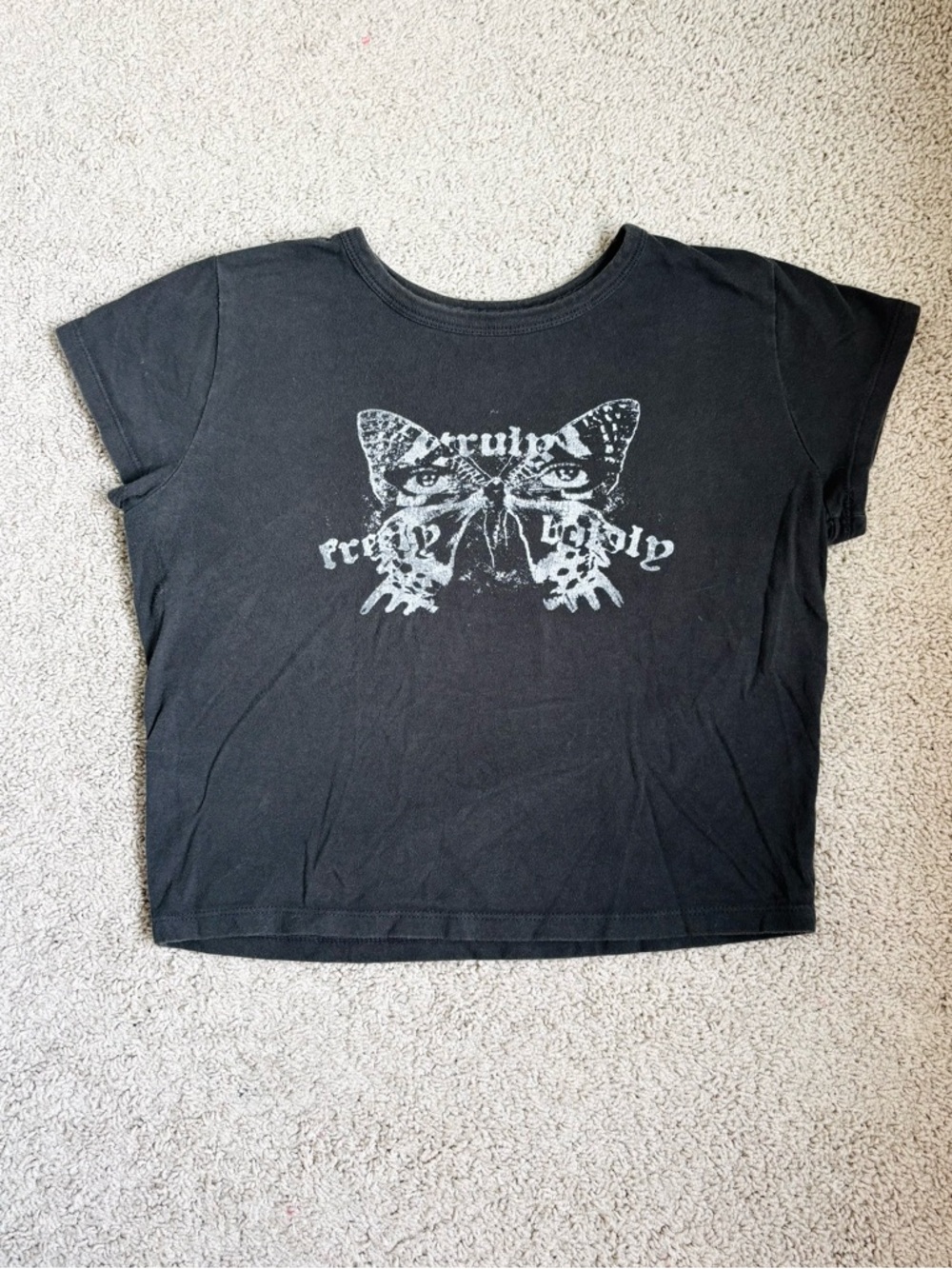hollister dark grey butterfly graphic cropped baby tee - Picture 4 of 11